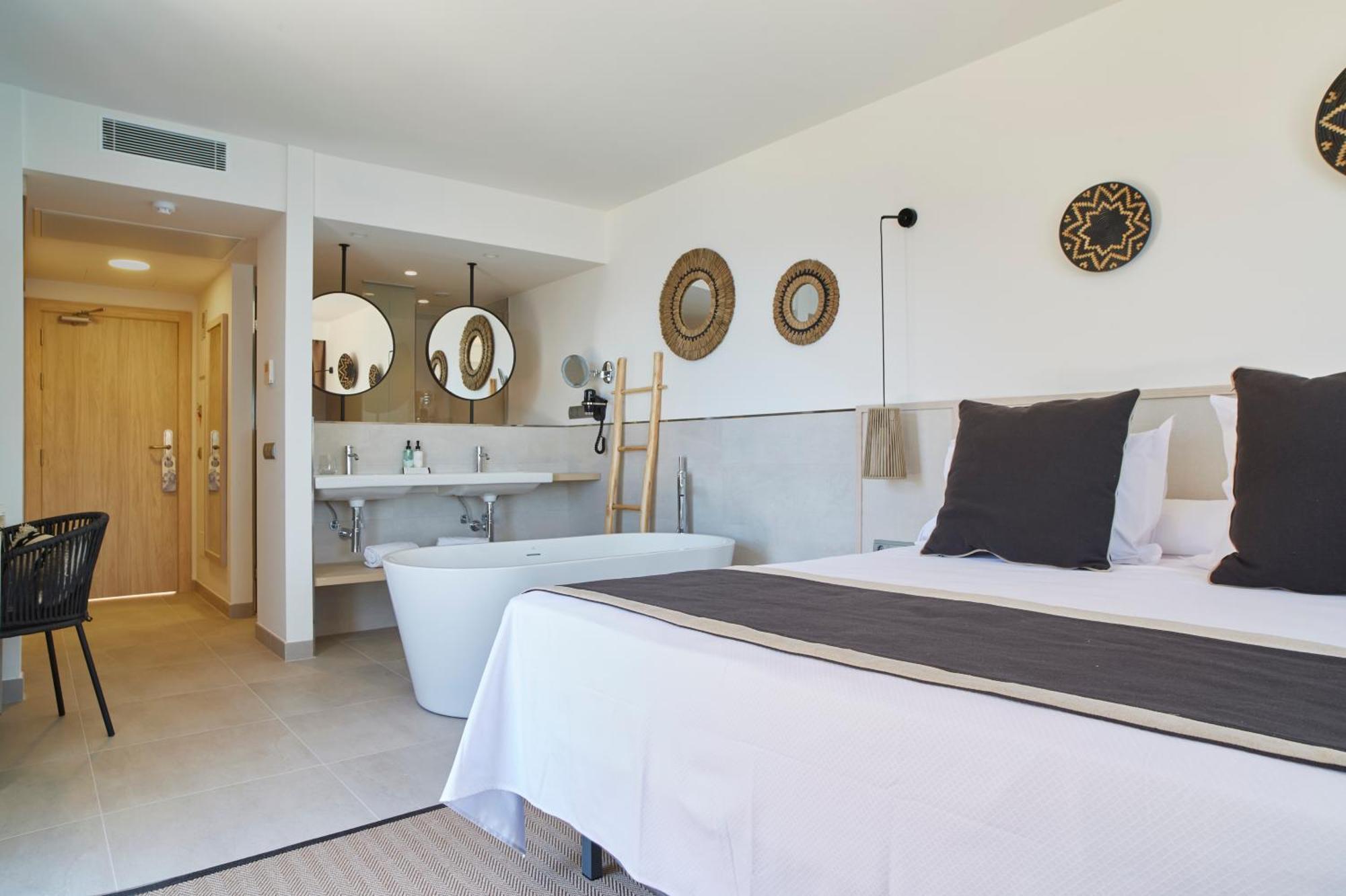 Invisa Hotel Club Cala Verde Playa DPlaya Des Figueral Esterno foto