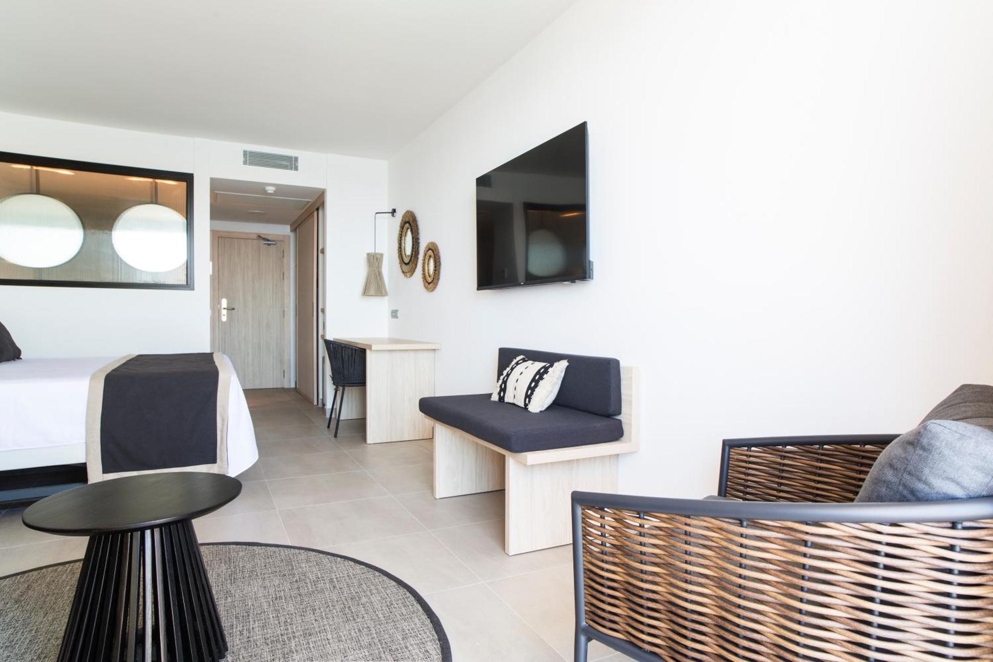 Invisa Hotel Club Cala Verde Playa DPlaya Des Figueral Esterno foto