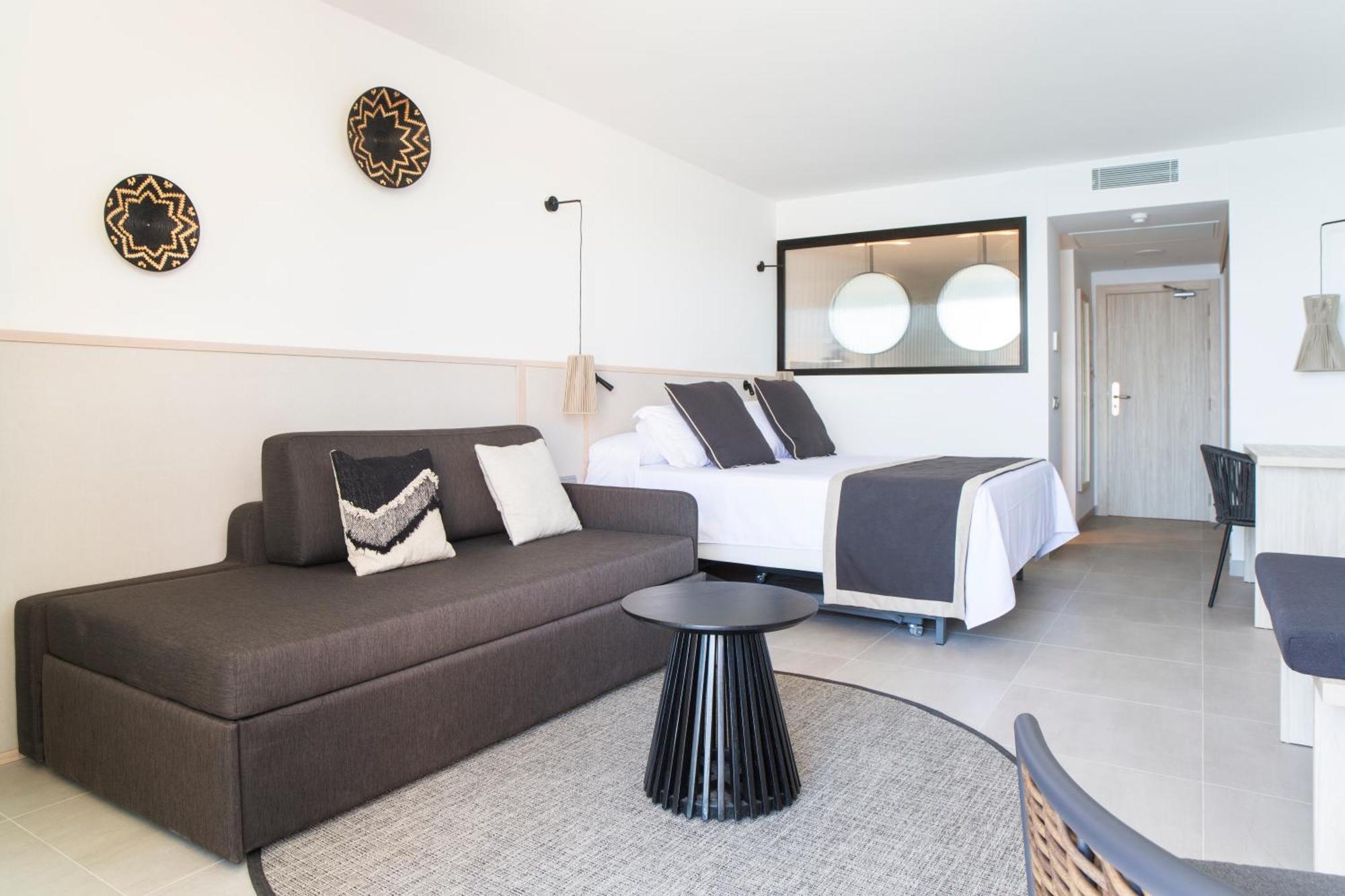 Invisa Hotel Club Cala Verde Playa DPlaya Des Figueral Esterno foto